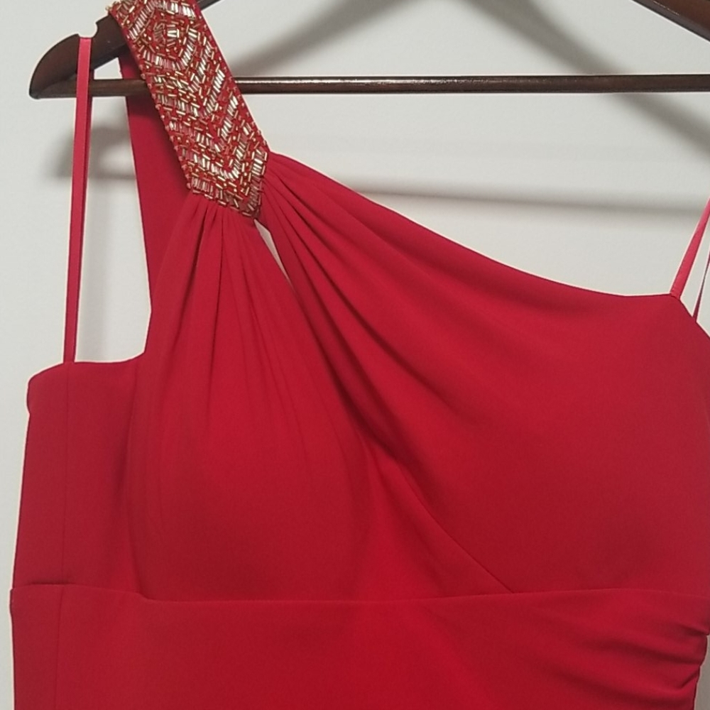 Cache Red Midi off shoulder sequence - Picture 2 of 3